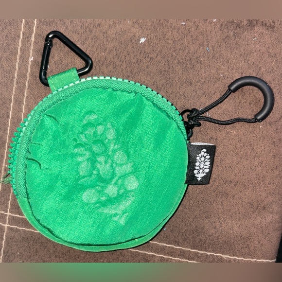 FP Movement Essentials Only Pouch - Picture 4 of 9